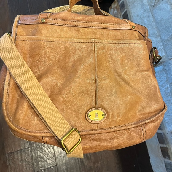 AUTHENTIC FOSSIL GENUINE SOFT PEBBLED LEATHER CROSSBODY SATCHEL WITH KEY - Picture 10 of 14